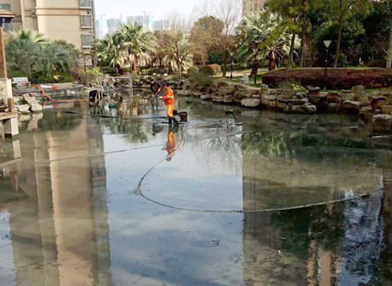 右江景观池淤泥清理