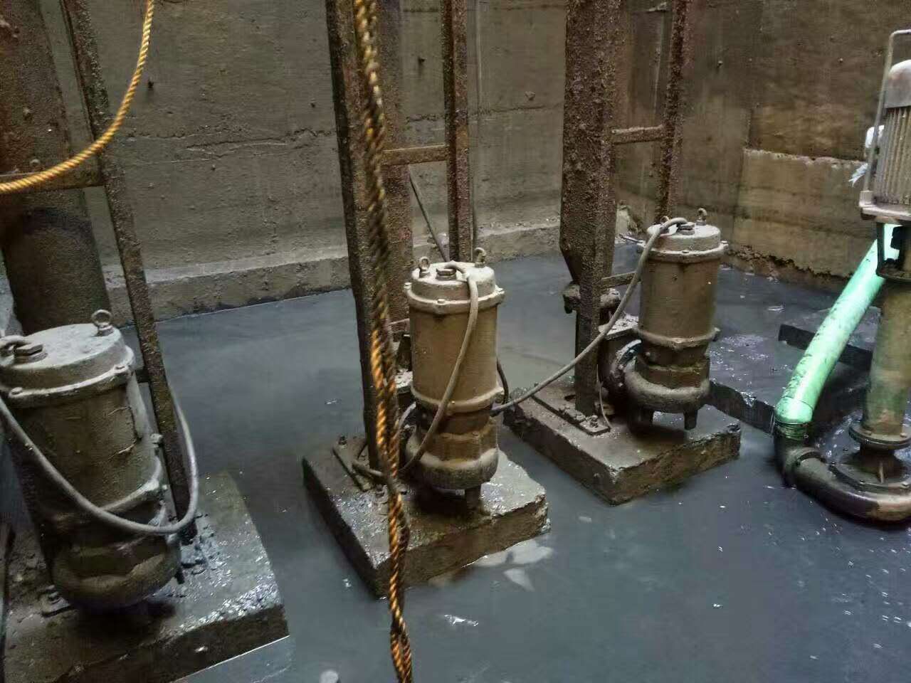 右江污水池清理