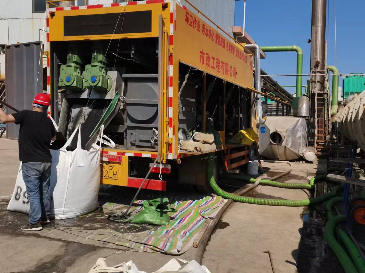 右江淤泥压干处理